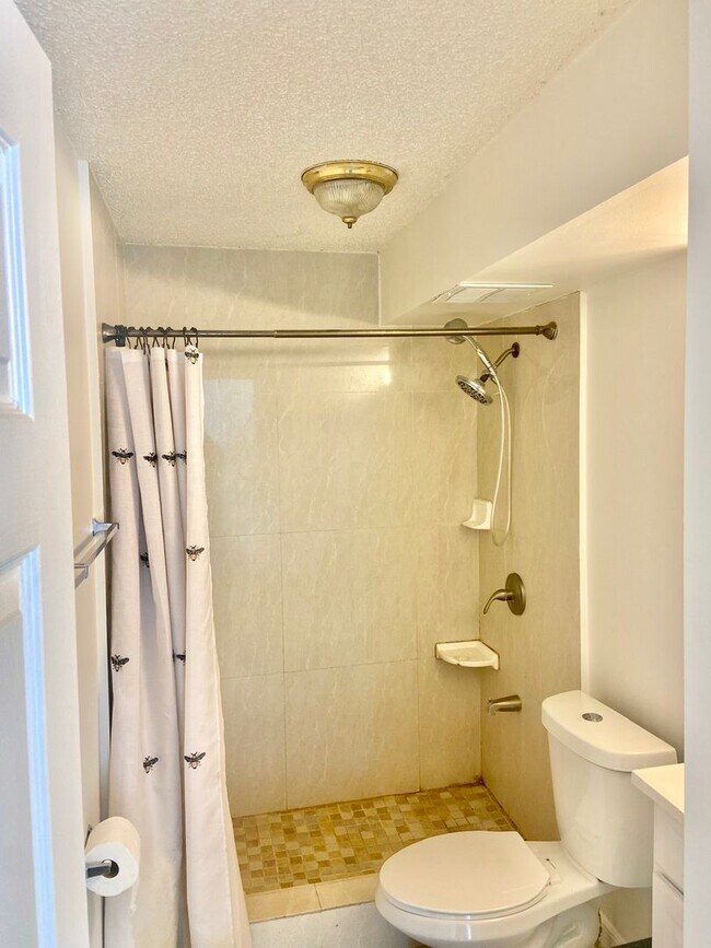 Building Photo - Renovated 1 bedroom 1 bath near Schofield Barracks!