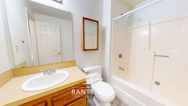 Building Photo - Spacious 3-Bed 2-Bath Tumwater Home with Large Yard! Close to I-5!