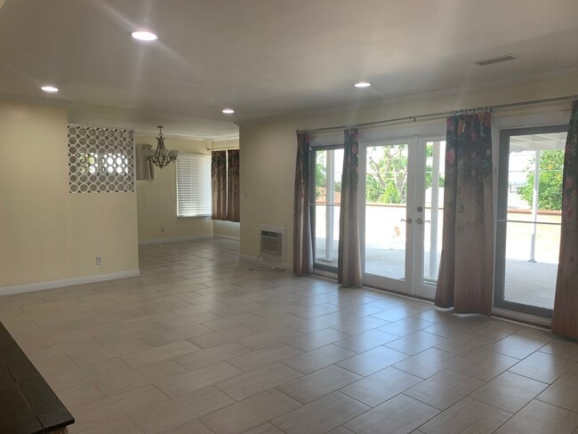 Building Photo - Gorgeous Two Story /Five Bedrooms in Burbank With Fantastic Views!!!