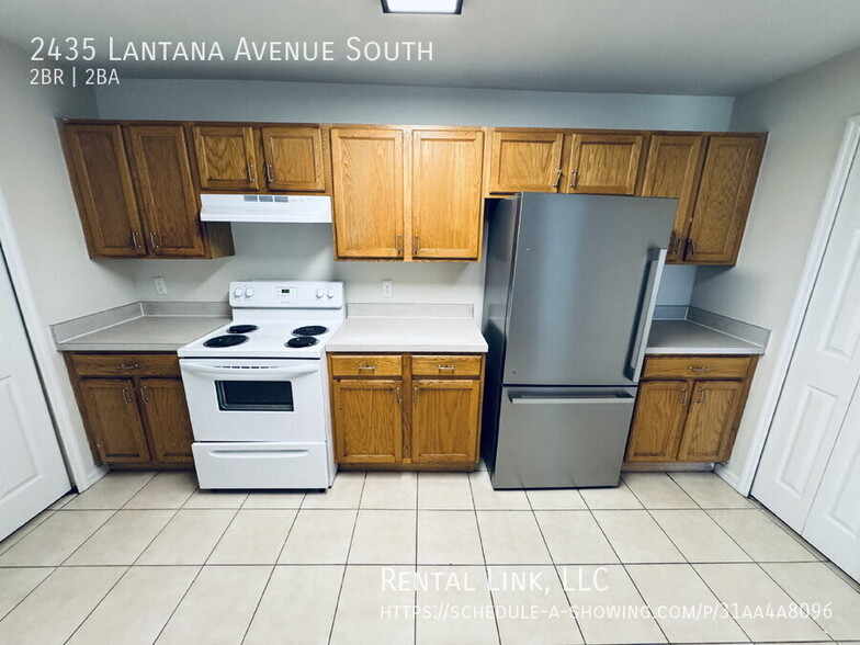 Building Photo - 2435 Lantana Ave S
