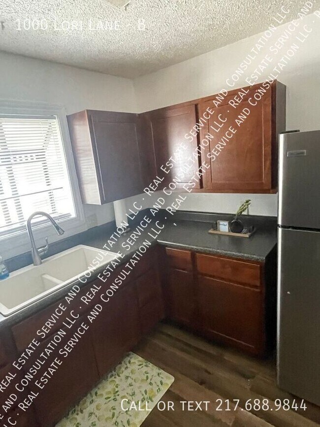 Building Photo - 1000 Lori Ln