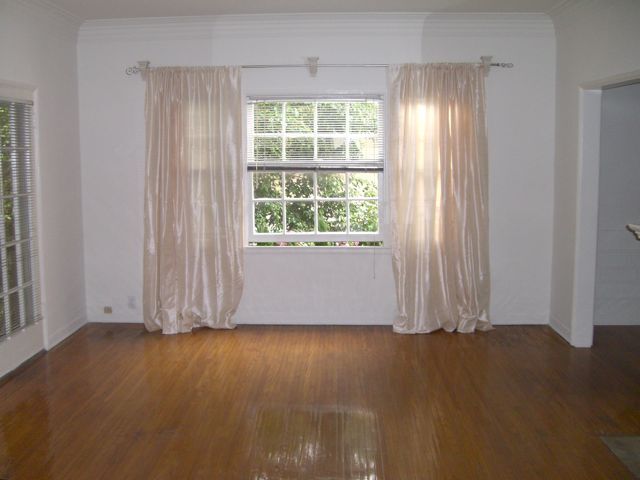 LIVING ROOM 20 X 14 - 6328 Orange St