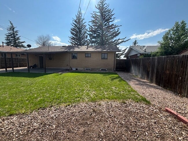 Building Photo - 4 Bedroom 2 Bath Single Family Home In South Cheyenne