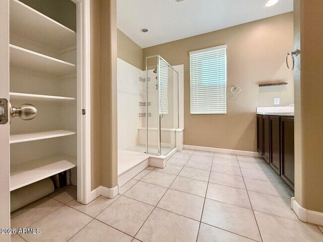 Building Photo - 40865 W Hensley Way