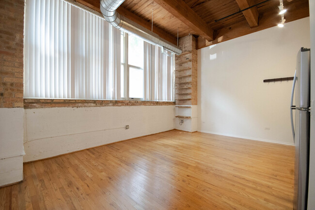 Building Photo - 1500 W Monroe St