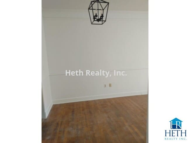 Building Photo - Water View