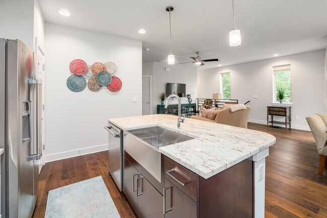 Building Photo - 1205 Elm St