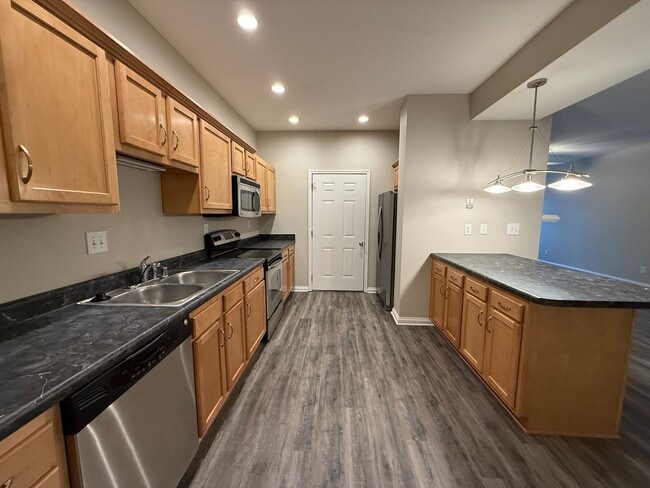 Building Photo - Beautiful 2 Bedroom Condo in Dorsey Village