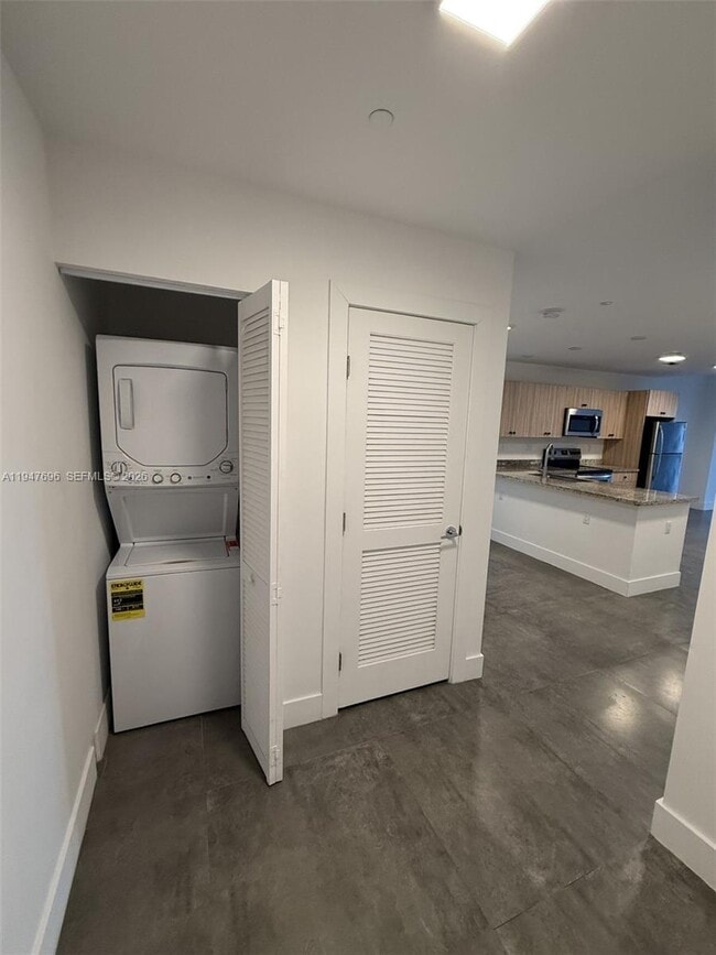 Building Photo - 2010 SW 25th Ter