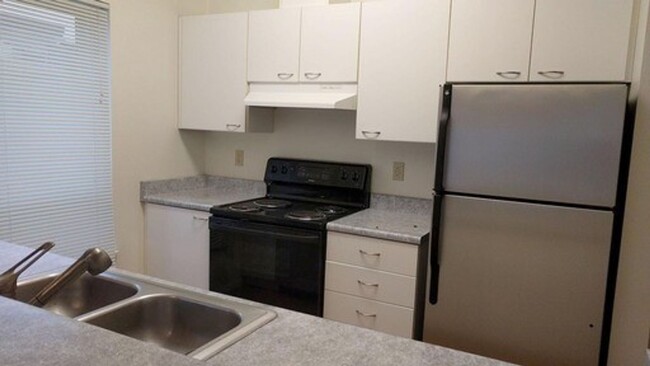 Building Photo - Gorgeous 1 bedroom in the heart of Queen A...