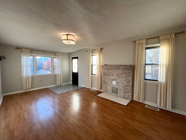 Building Photo - 83 Piney Mountain Church Rd