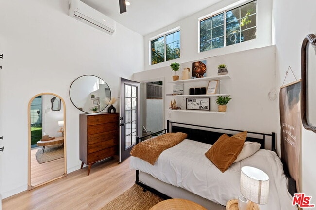 Building Photo - 358 N Bronson Ave