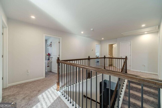 Building Photo - 3072 Lowell Rd