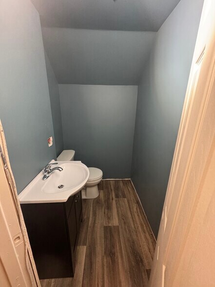 Building Photo - 923 7th St S