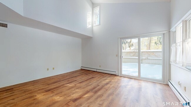 Building Photo - 6 Lyle Ct