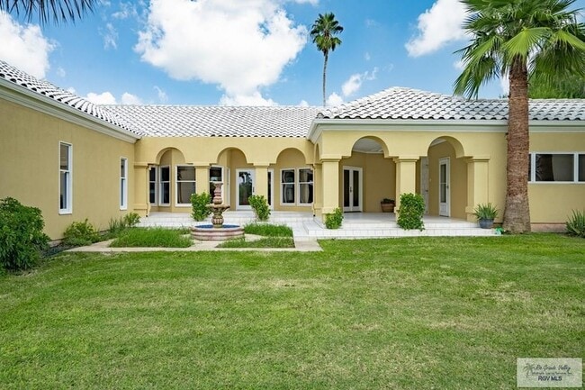 Building Photo - 709 Avenida Morelos
