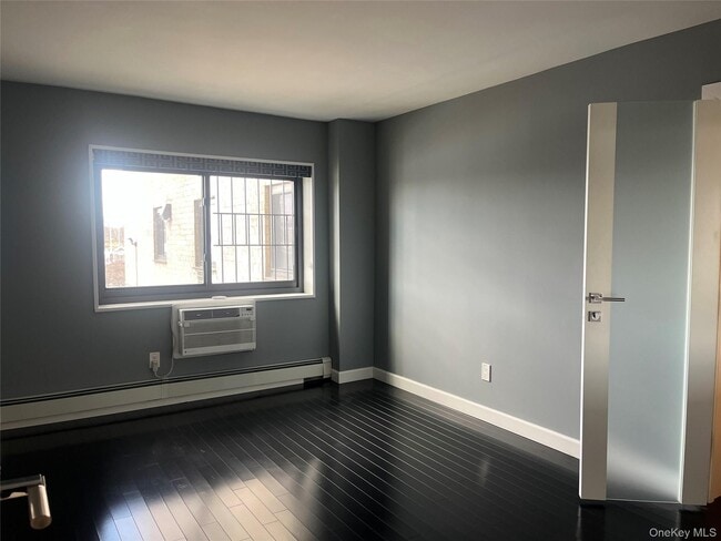 Building Photo - 666 Pelham Rd