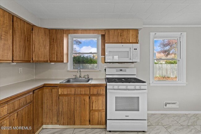 Building Photo - 3123 Cambridge Dr