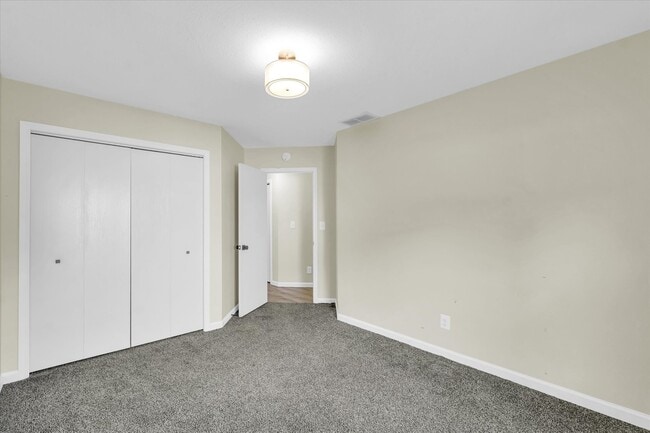 Building Photo - 405 Ridge Rd