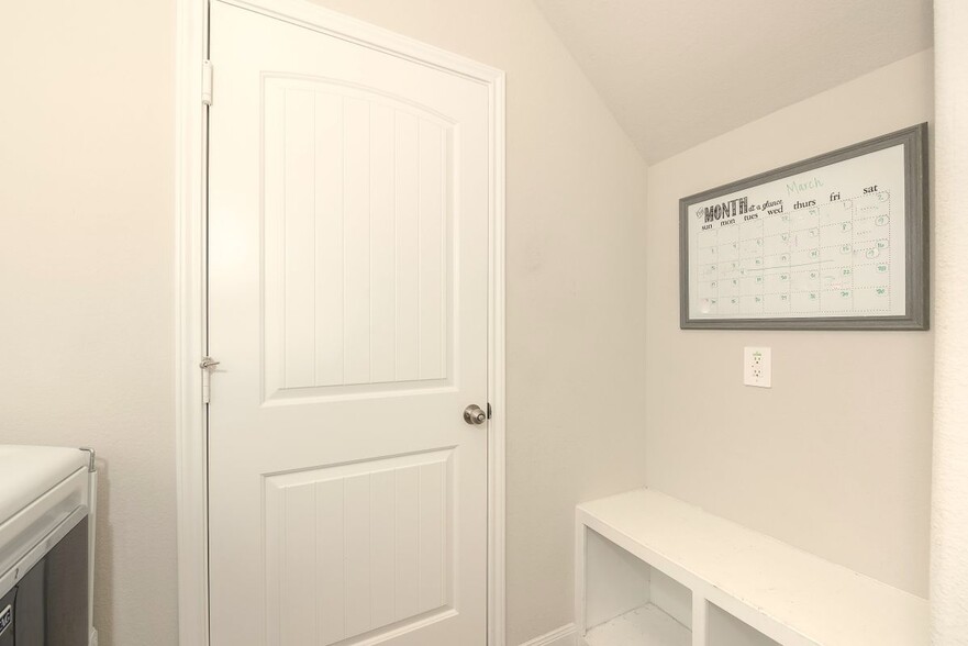 Building Photo - 5759 Cerrillos Dr