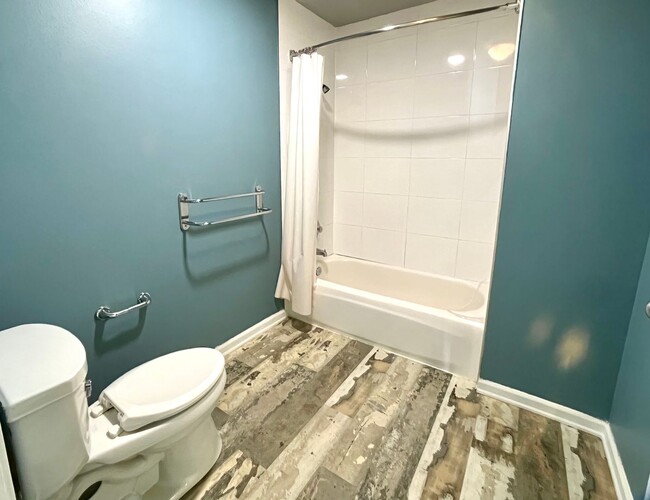 Building Photo - 2 bed/1bath Belltown full waterfront view ...