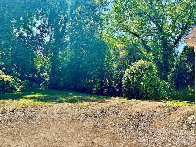 Building Photo - 710 Neil St