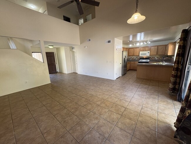 Building Photo - East side beauty 4 bedrooms