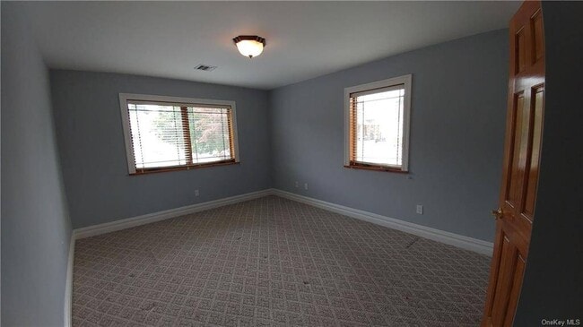 Building Photo - 113 Maple Pl