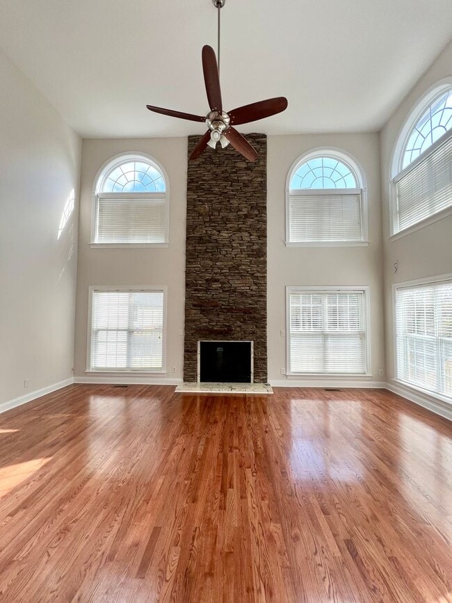 Building Photo - Four bedroom, 3.5 bath house in Elon!  Mus...