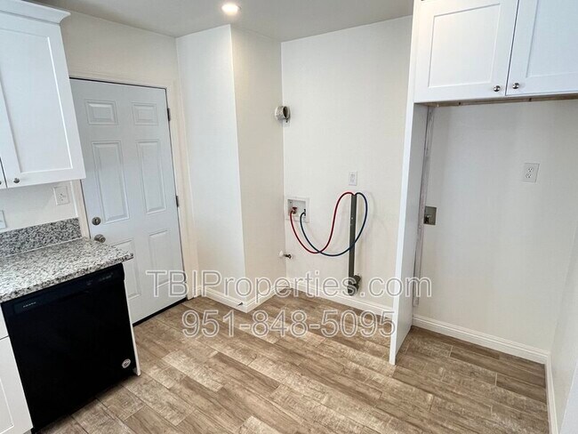 Building Photo - 7773 Philbin Ave