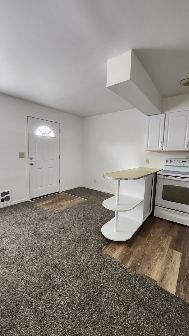 Building Photo - MillerVille #10, #11, #12