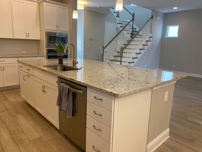 Building Photo - Beautiful 3 bedroom, 2.5 bathrooms  located in The Preserve of Oviedo on the Park