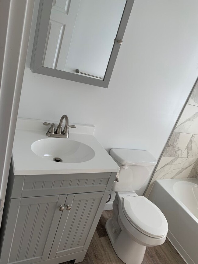 Building Photo - Luxury home in south side flats, perfect l...