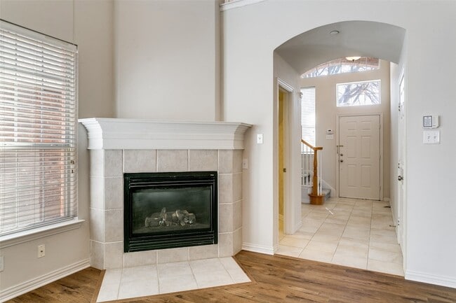 Building Photo - 511 Poplar Ln