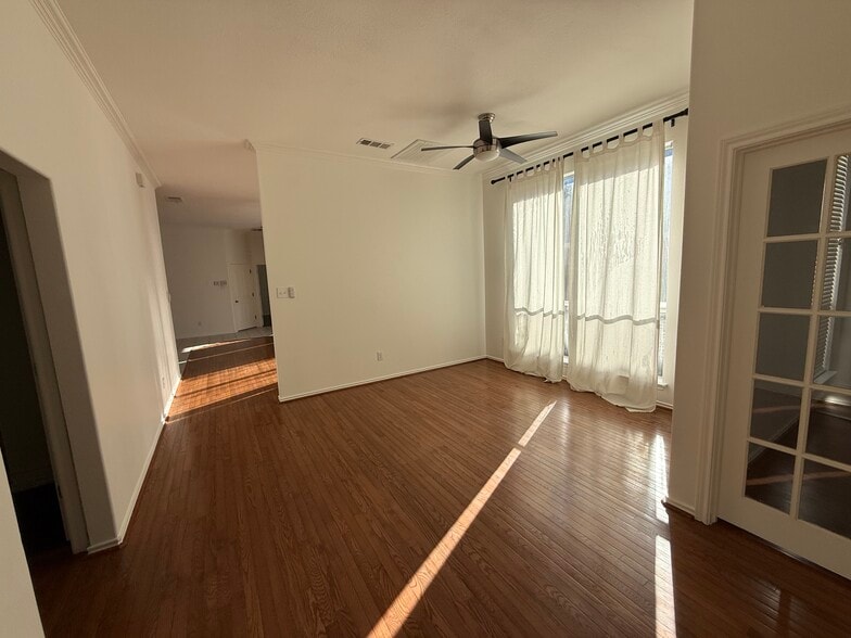 Living/dining area - 3626 Rodale Way