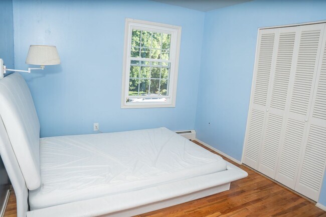 Building Photo - 1643 Colonial Manor Dr