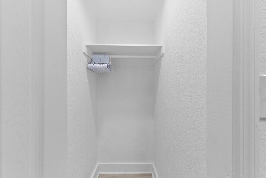 Building Photo - 412 Harwood St