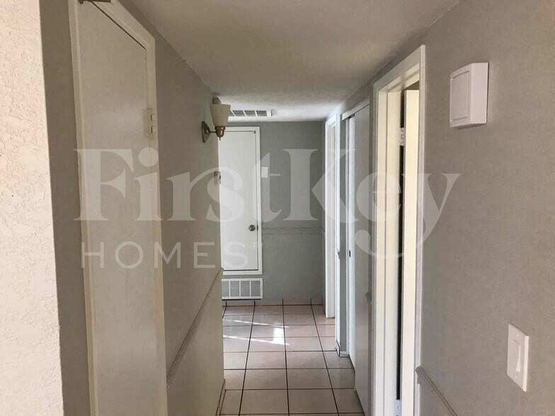 Building Photo - 7629 W Flower St