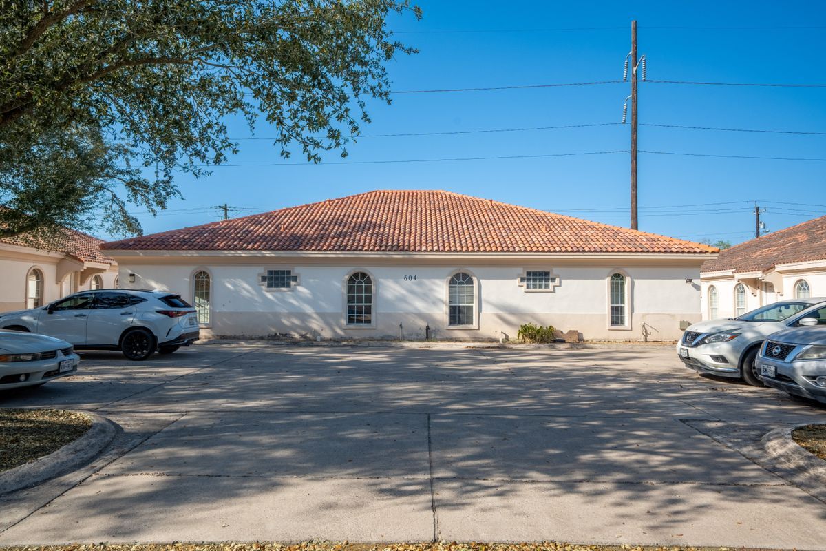 Building Photo - 604 Buena Vista Dr