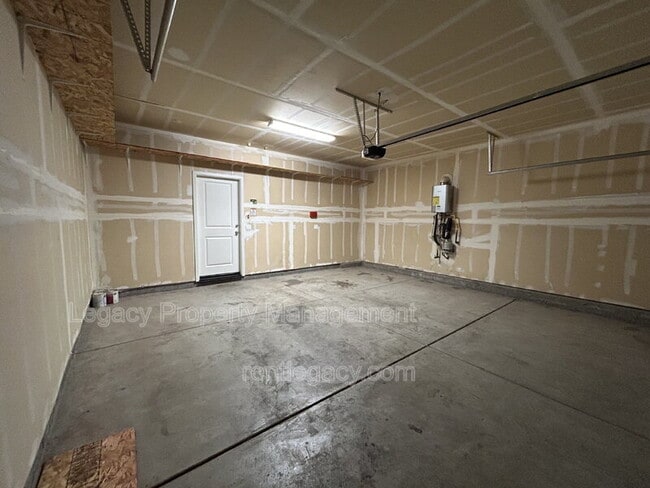 Building Photo - 3998 E Commerce Way