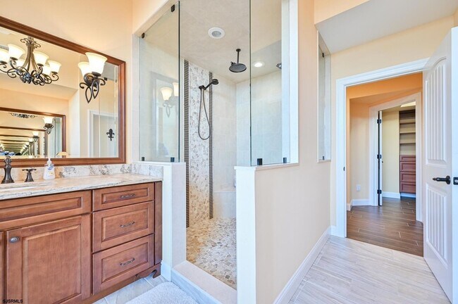 Building Photo - 400 17th St S