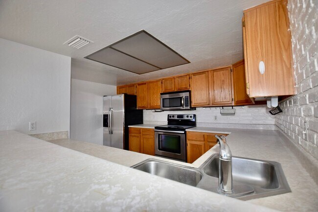 Building Photo - 2019 W Lemon Tree Pl
