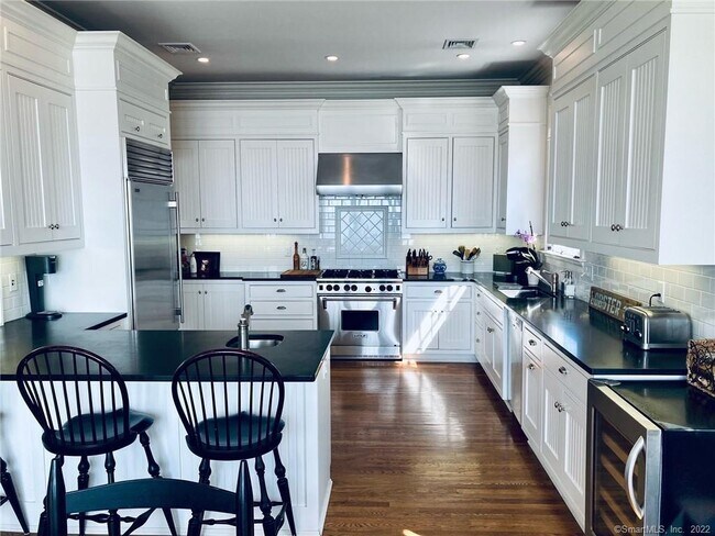 Building Photo - 50 Shorefront Park