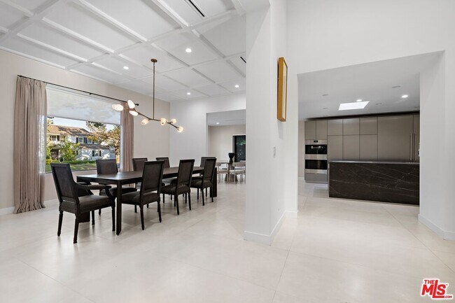 Building Photo - 201 S Bedford Dr