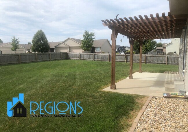 Building Photo - Beautiful 5BR 3.5 bathroom house in North East Normal. Large fenced in back yard.