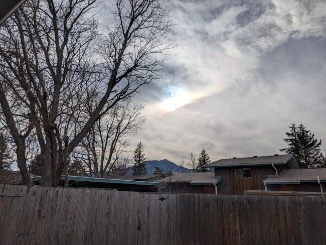 Building Photo - 425 Manhattan Dr