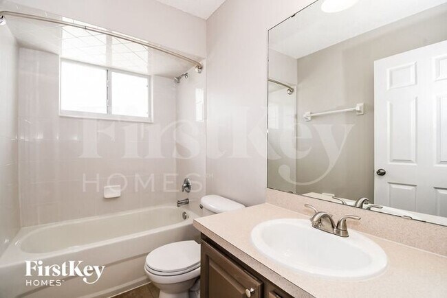 Building Photo - 2921 Ravine Hill Dr
