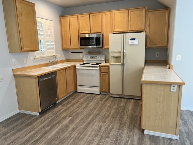 Building Photo - 8662 NE Trafalgar Ln