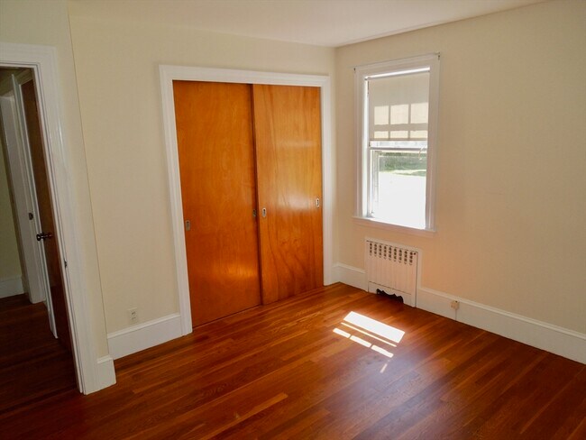 Building Photo - 2 Briarwood Ct