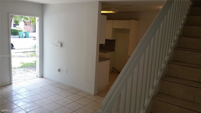 Building Photo - 4 br, 2 bath House - 13950 NE 2nd Ave # 1A 0
